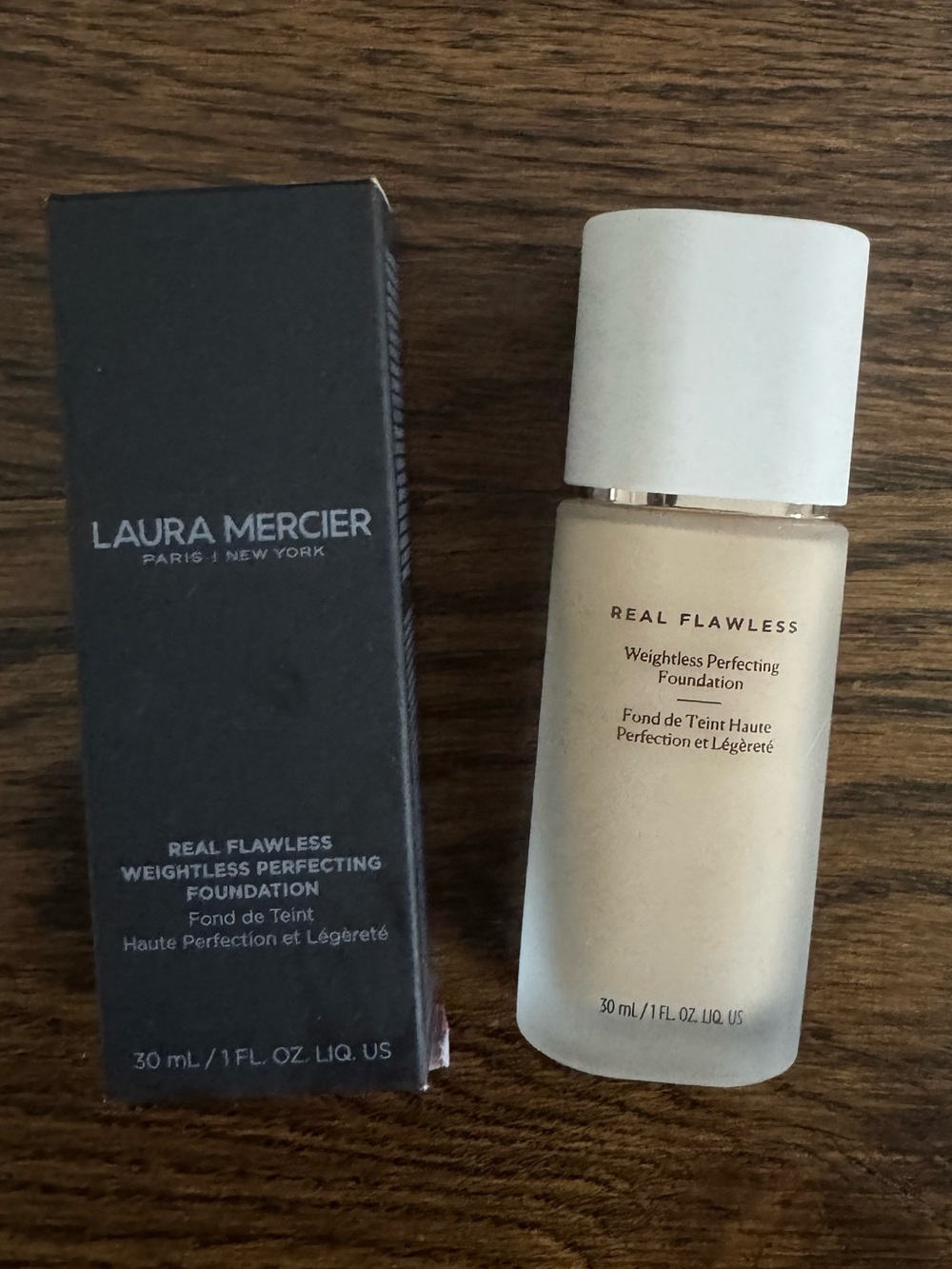 Laura Mercier Real Flawless Weightless Perfecting Foundation- Vanille